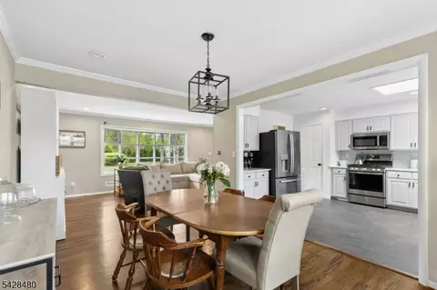 Dining - 39 Surrey Ln, Berkeley Heights, NJ 07922 photo 2 of 2