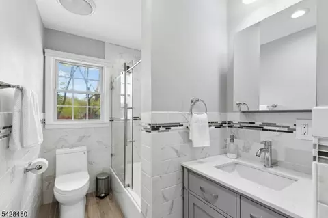 Bath - 39 Surrey Ln, Berkeley Heights, NJ 07922 photo 1 of 1