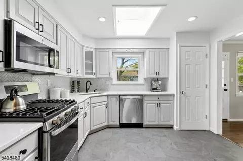 Entry Way - 39 Surrey Ln, Berkeley Heights, NJ 07922 photo 1 of 1