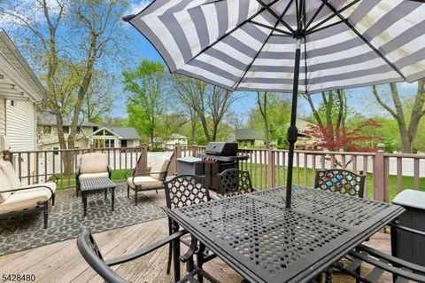 Exterior - 39 Surrey Ln, Berkeley Heights, NJ 07922 photo 6 of 6