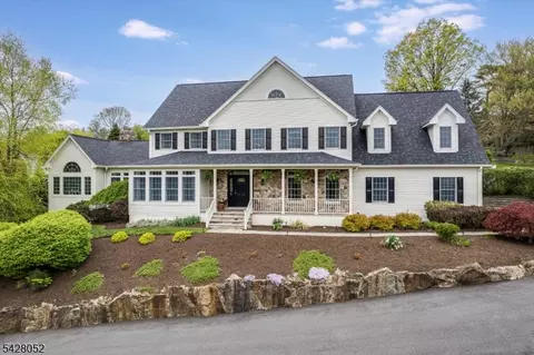 17 Spencer Dr, Morristown, NJ 07960