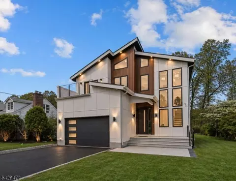 52 Congressional Pkwy, Livingston, NJ 07039