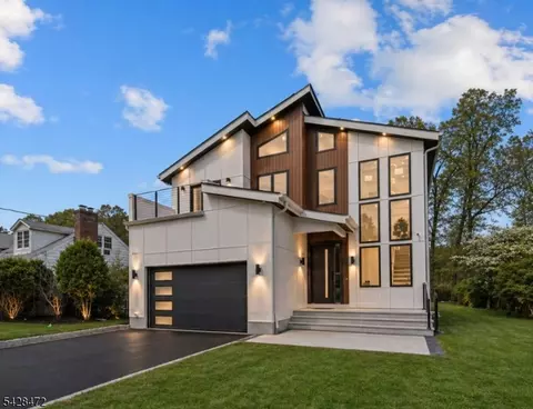52 Congressional Pkwy, Livingston, NJ 07039
