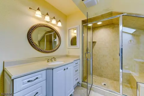 Bath - 7 Matthew Rd, Wayne, NJ 07470 photo 2 of 3