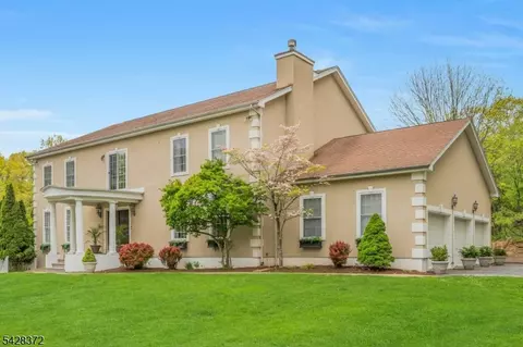 16 Lenape Trl, Cedar Grove, NJ 07009