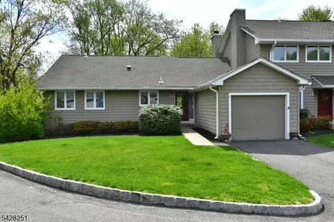 9 Parsons Ct, Mahwah, NJ 07430