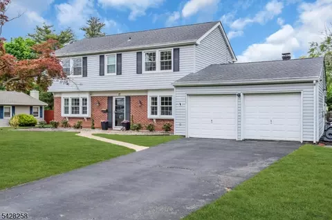 17 Landry Rd, Somerset, NJ 08873