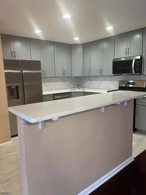 15 Potomac Dr, Basking Ridge, NJ 07920