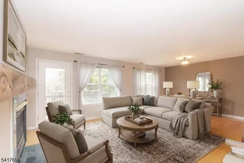 4 Eagles Nest Ln, Hamburg, NJ 07419