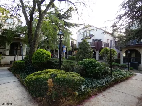 55 Smith St, Perth Amboy, NJ 08861