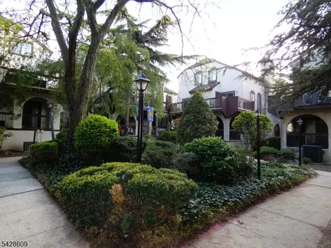 55 Smith St, Perth Amboy, NJ 08861