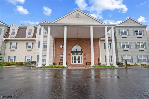 2 Richmond Rd #306, West Milford, NJ 07480