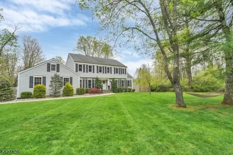 5 Fieldstone Dr, Long Valley, NJ 07853