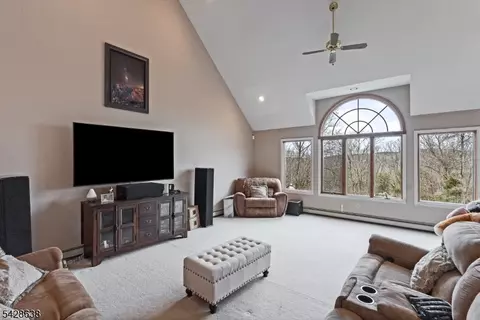 11 Joan Dr, Stanhope, NJ 07874