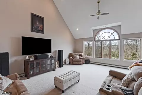 11 Joan Dr, Stanhope, NJ 07874