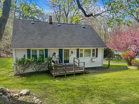 75 W Oakland Ave, Oakland, NJ 07436
