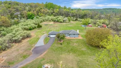 326 Riegelsville Rd, Milford, NJ 08848