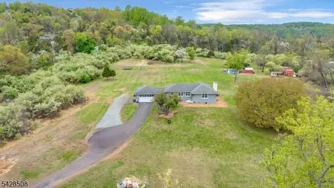 326 Riegelsville Rd, Milford, NJ 08848