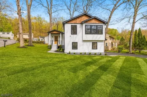 147 W Glen Rd, Denville, NJ 07834