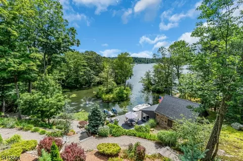 29 Air Castle Isle, Green Township, NJ 07821