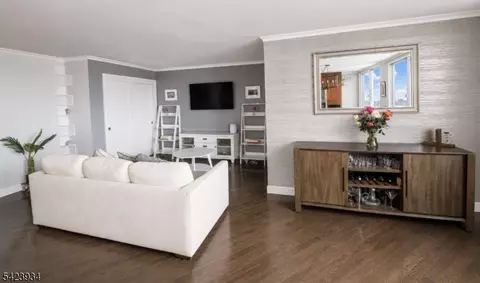 100 Manhattan Ave #1612, Union City, NJ 07087