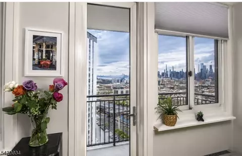 100 Manhattan Ave #1612, Union City, NJ 07087