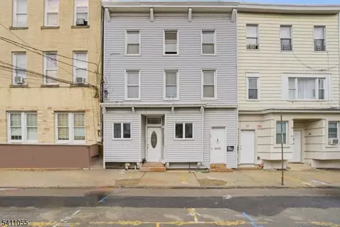 13 Cottage St, Bayonne, NJ 07002