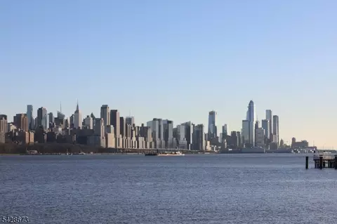 129 The Promenade, Edgewater, NJ 07020