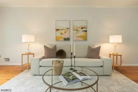 5 Robin Hill Rd, Caldwell, NJ 07006