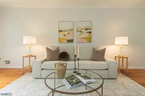 5 Robin Hill Rd, Caldwell, NJ 07006