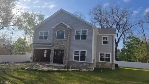 2 Ashley Ct, Butler, NJ 07405