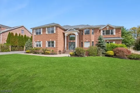 5 Francesca Ct, East Hanover, NJ 07936