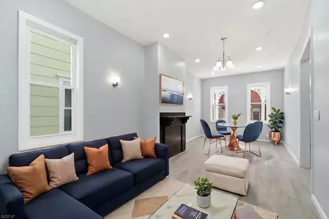 217 W Union St, Burlington, NJ 08016