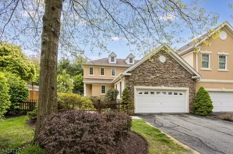 23 Wyckoff Way, Chester, NJ 07930