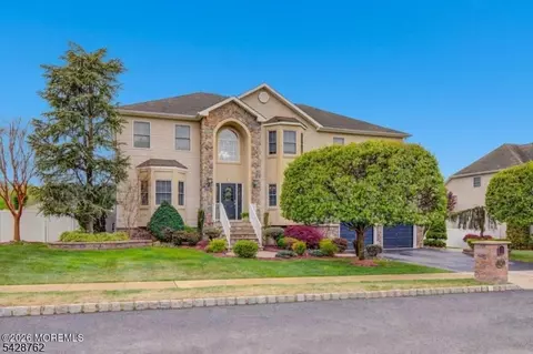5 Selma Ln, Hazlet, NJ 07730