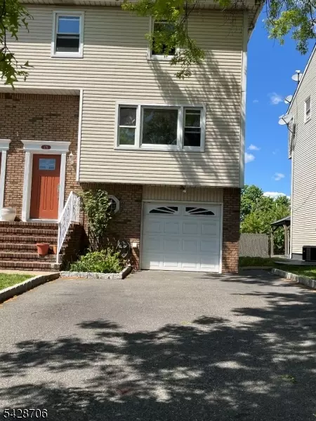 17 Garden Dr # B, Elmwood Park, NJ 07407