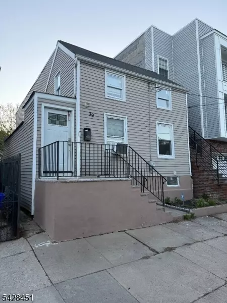 39 Jacob St, Newark, NJ 07103