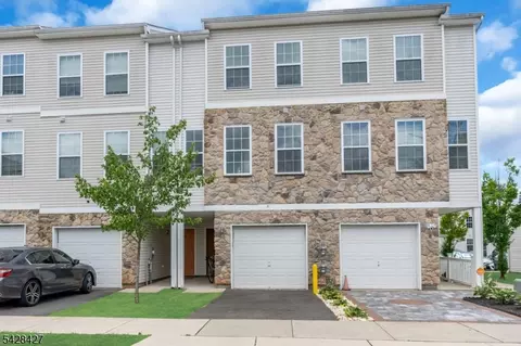 16 Paulina Pl, Somerset, NJ 08873
