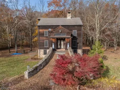 14 Driftway E, Hampton, NJ 08827
