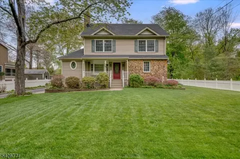 315 Morristown Rd, Gillette, NJ 07933