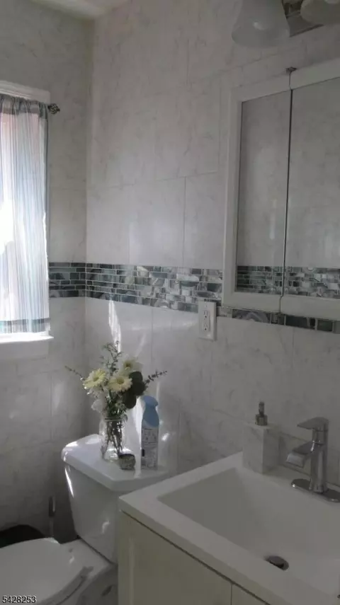 Bath - 815 Mountain Ave, Bound Brook, NJ 08805 photo 1 of 1