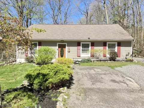 53 Paddock Ave, Highland Lakes, NJ 07422