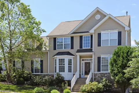 31 Winding Hill Dr, Hackettstown, NJ 07840