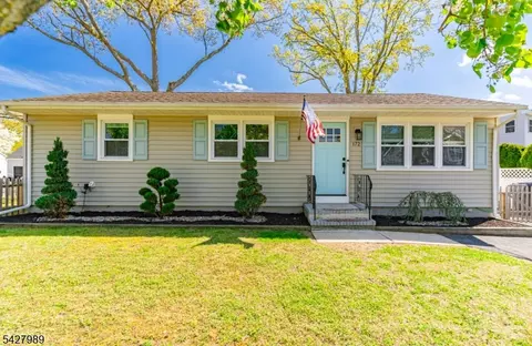 172 Riviera Dr, Brick Twp, NJ 08724
