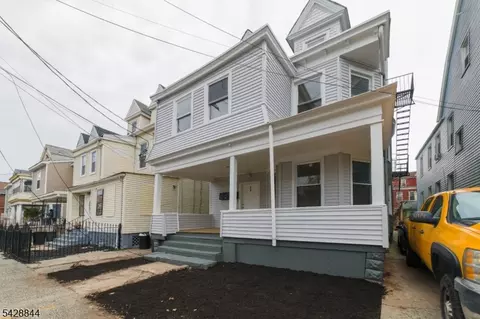 874 S 16th St, Newark, NJ 07108