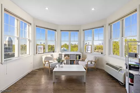 15 Freedom Way 404 #404, Jersey City, NJ 07305