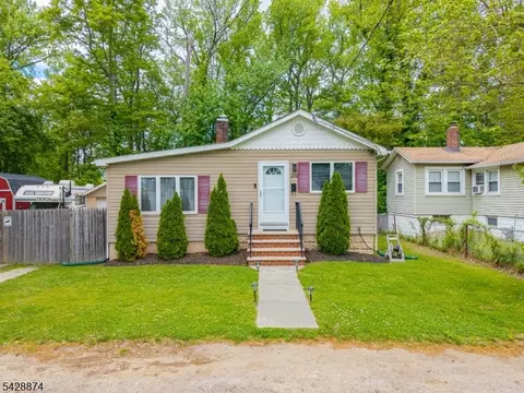 260 Greenwood Dr, Keyport, NJ 07735