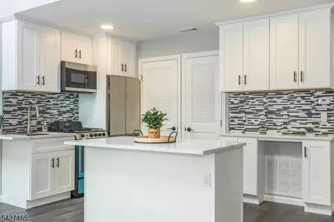 5 Gray Rock Dr #4, Vernon, NJ 07462