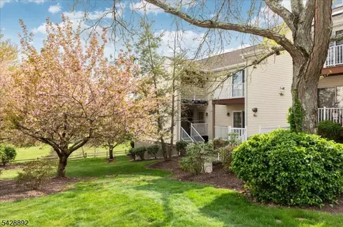 172 Potomac Dr, Basking Ridge, NJ 07920