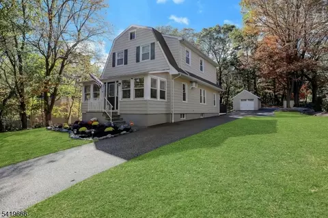 172 Yawpo Ave, Oakland, NJ 07436